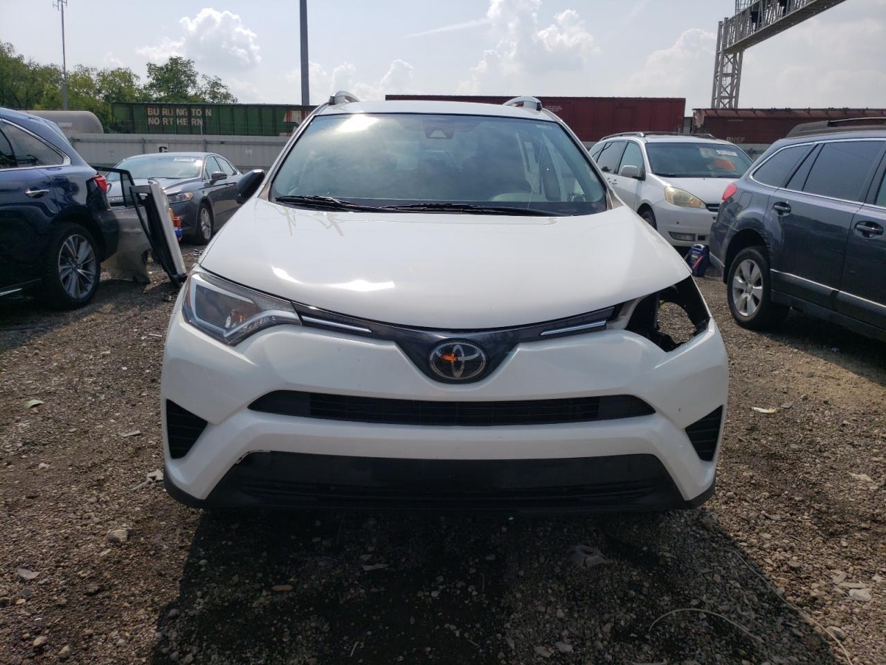 2017 TOYOTA RAV4 LE - Фото 5