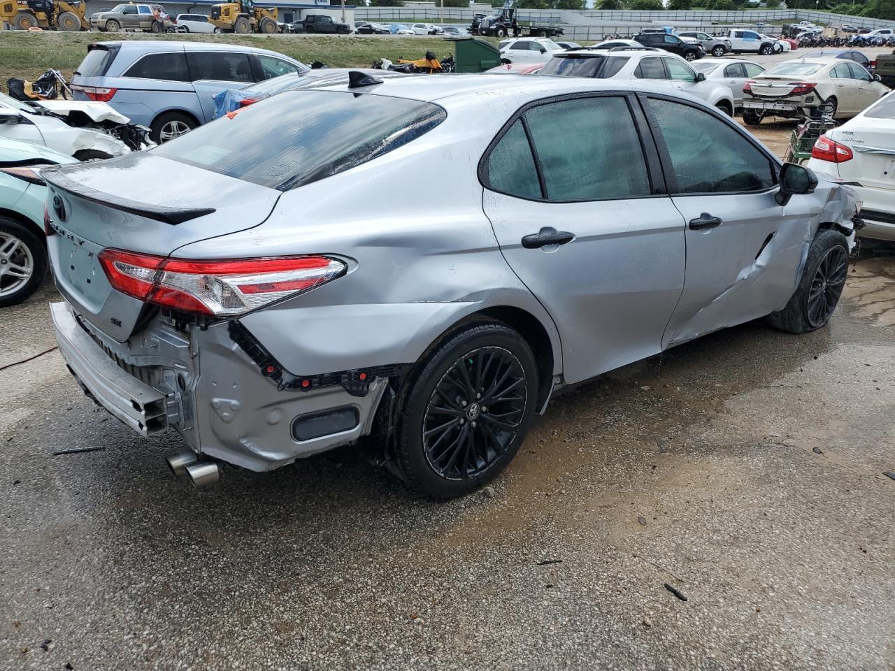 2020 TOYOTA CAMRY SE - Image 3