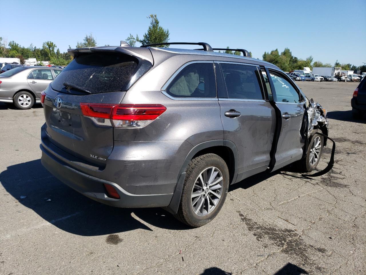 2019 TOYOTA HIGHLANDER - Image 3