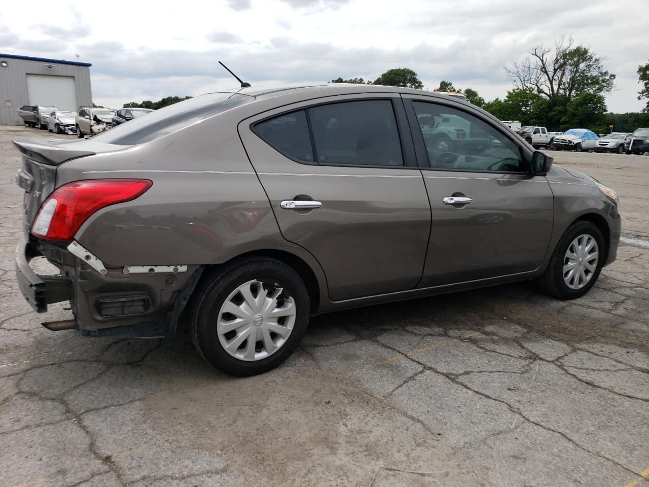 2016 NISSAN VERSA S - Фото 3