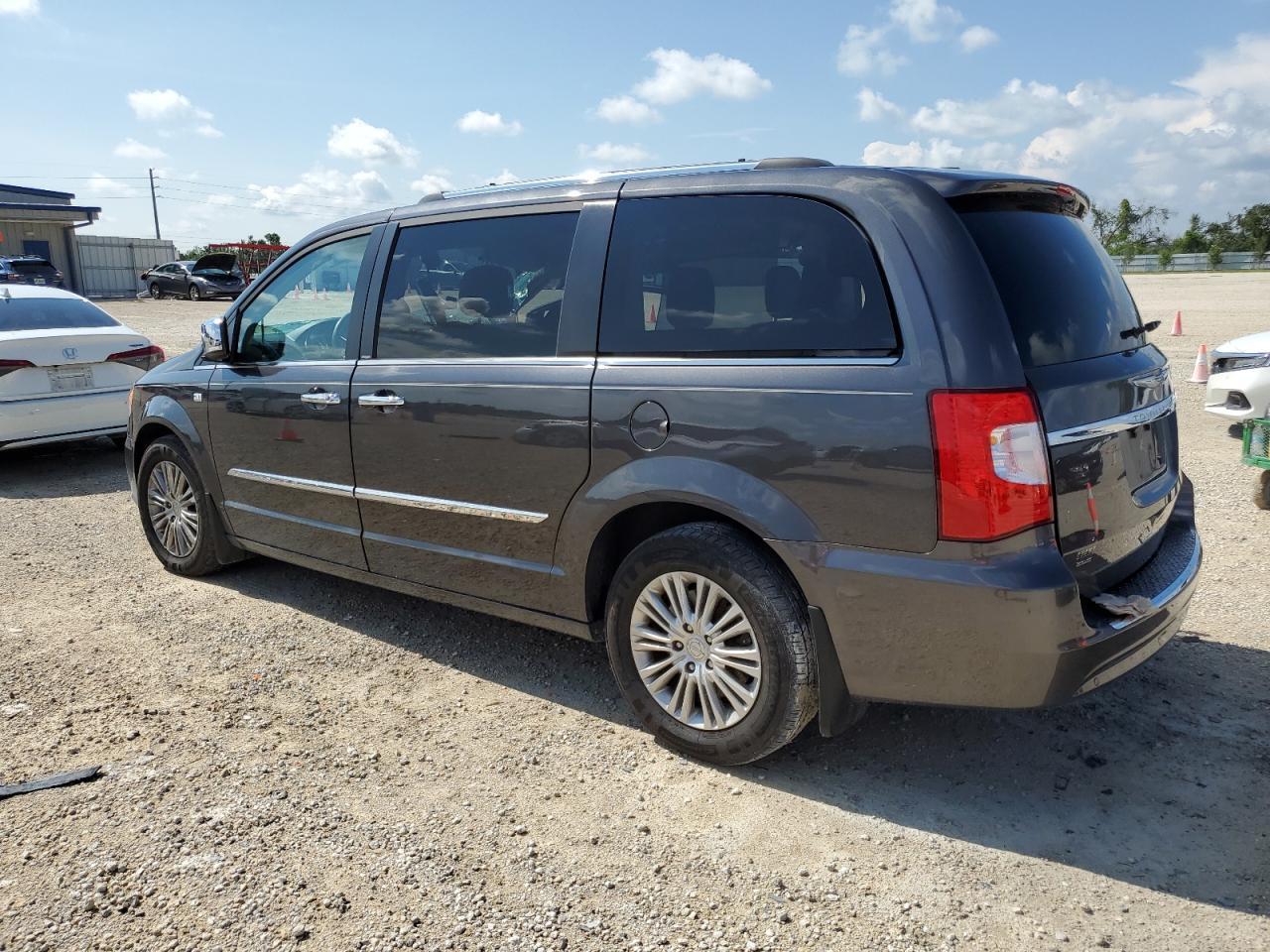 2014 CHRYSLER TOWN & COU - Фото 2