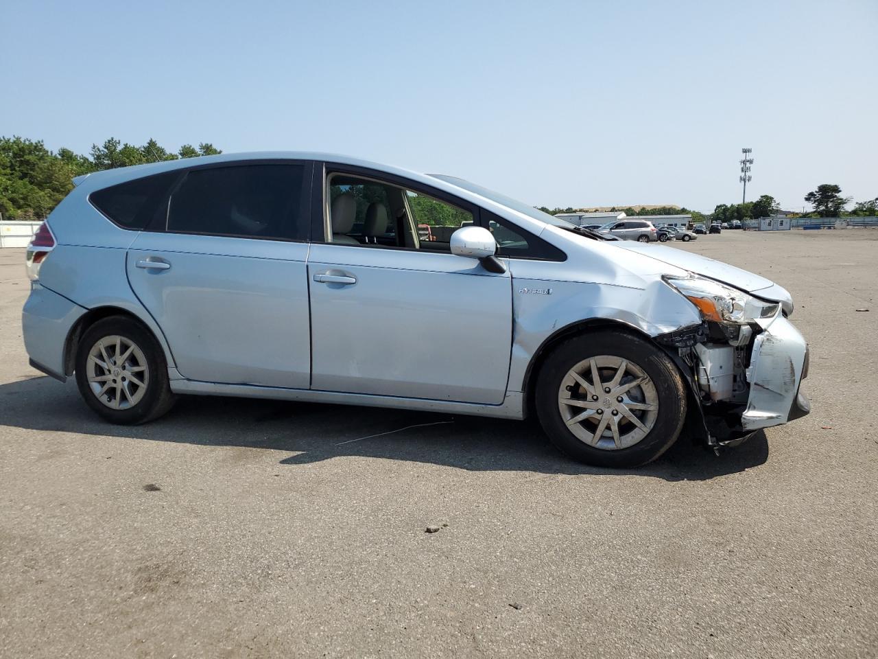 2016 TOYOTA PRIUS V - Image 4
