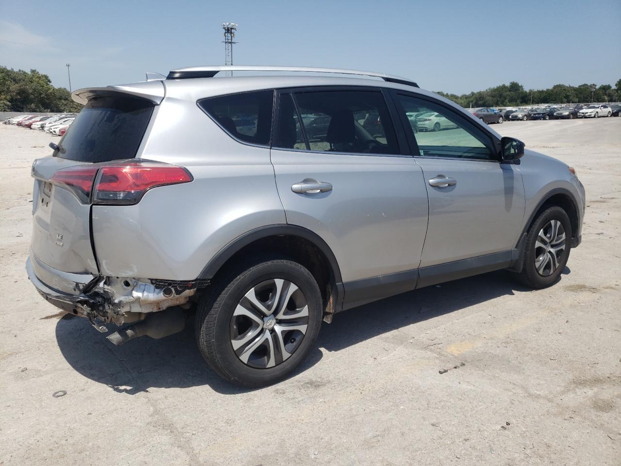 2016 TOYOTA RAV4 LE - Фото 3