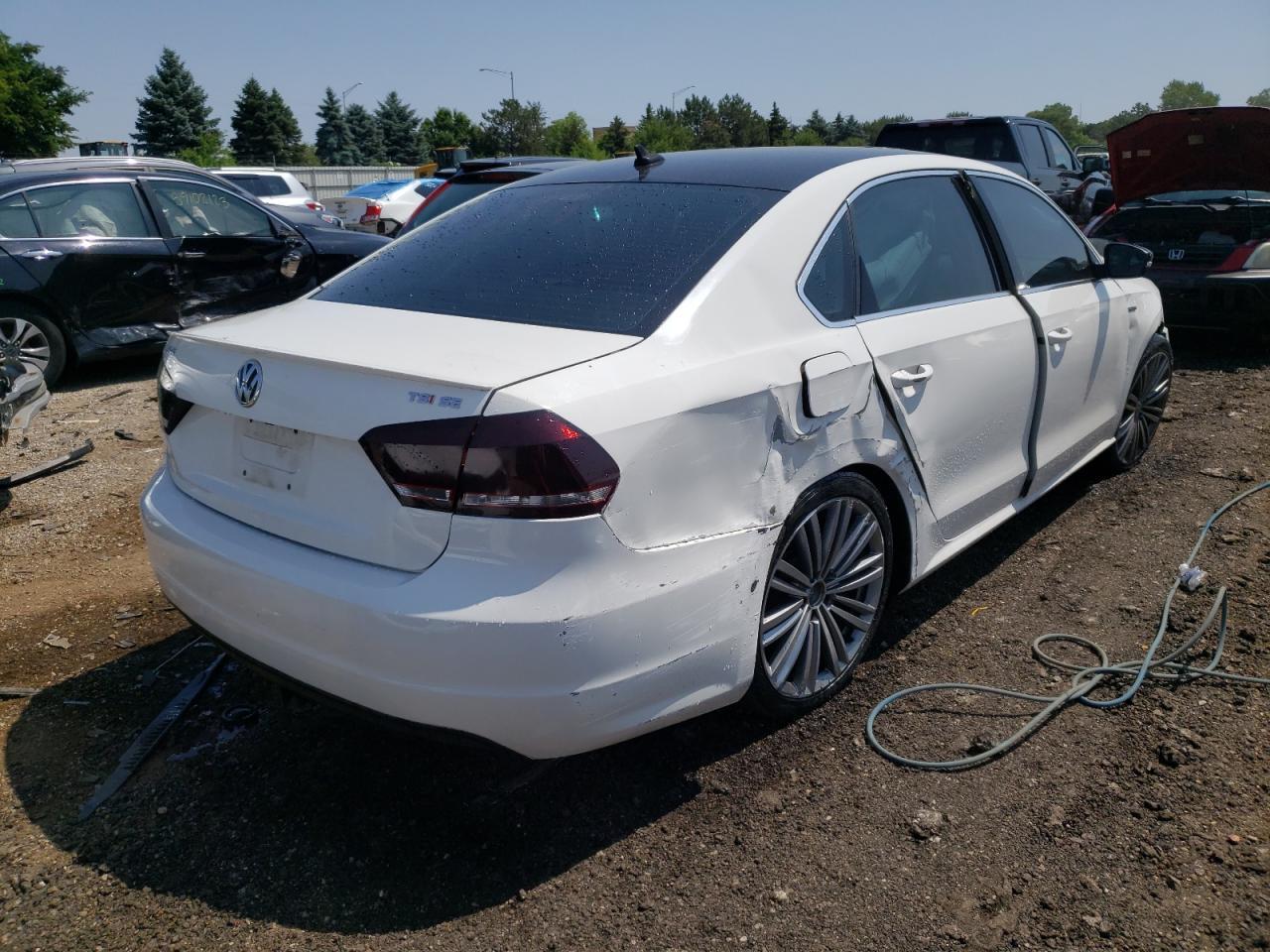 2015 VOLKSWAGEN PASSAT SE - Фото 3