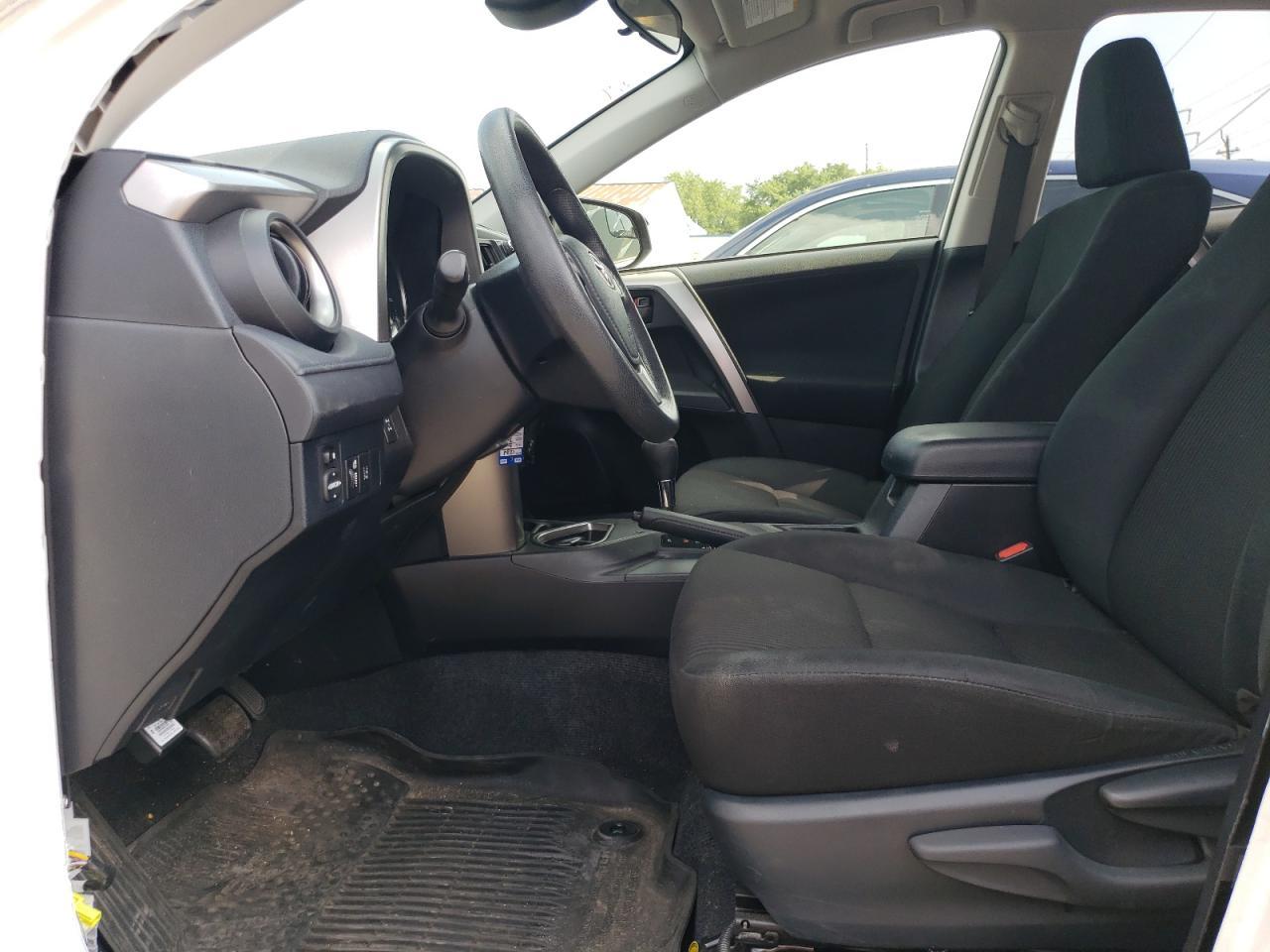 2017 TOYOTA RAV4 LE - Фото 7