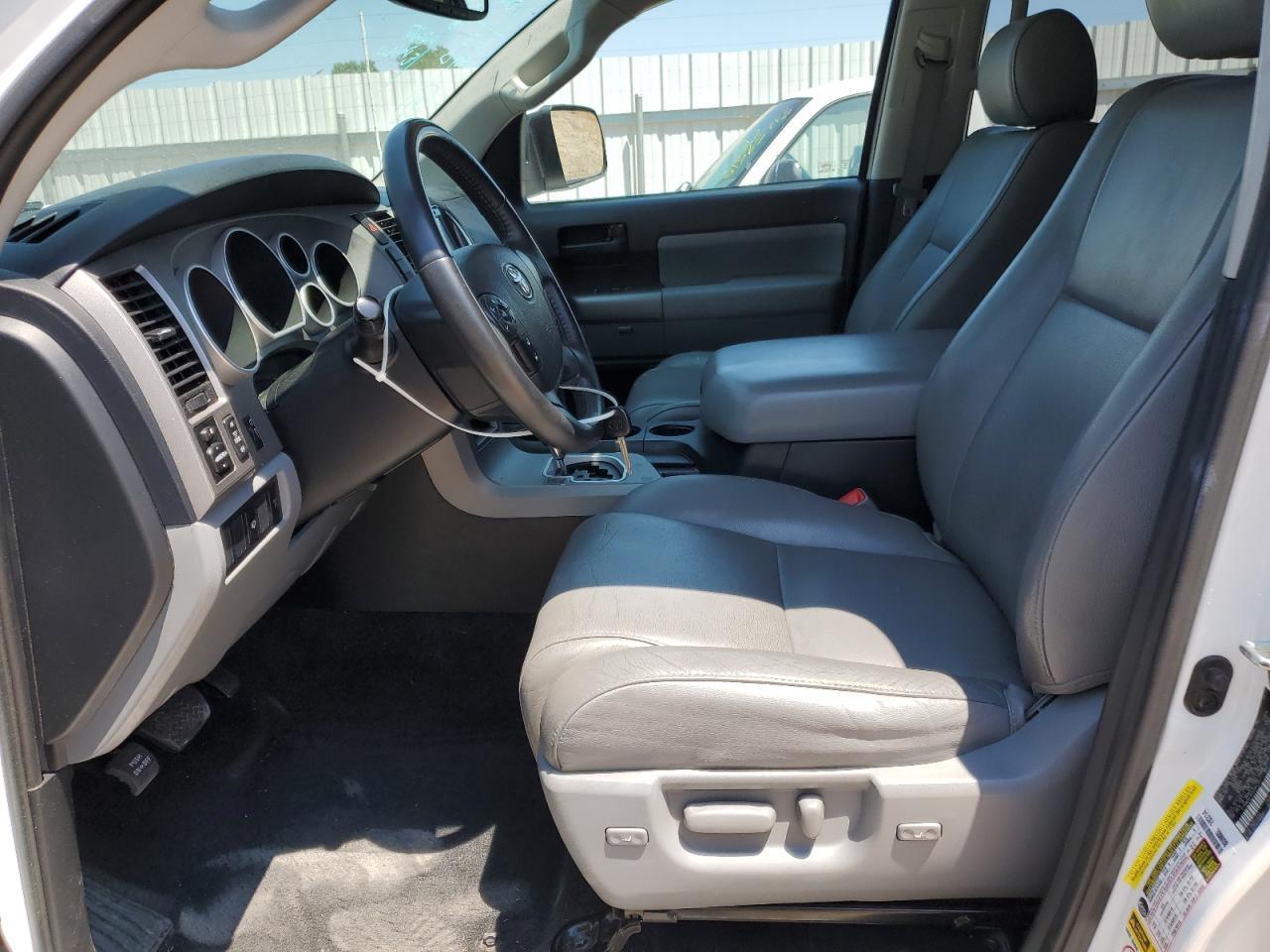 2013 TOYOTA SEQUOIA SR - Image 7