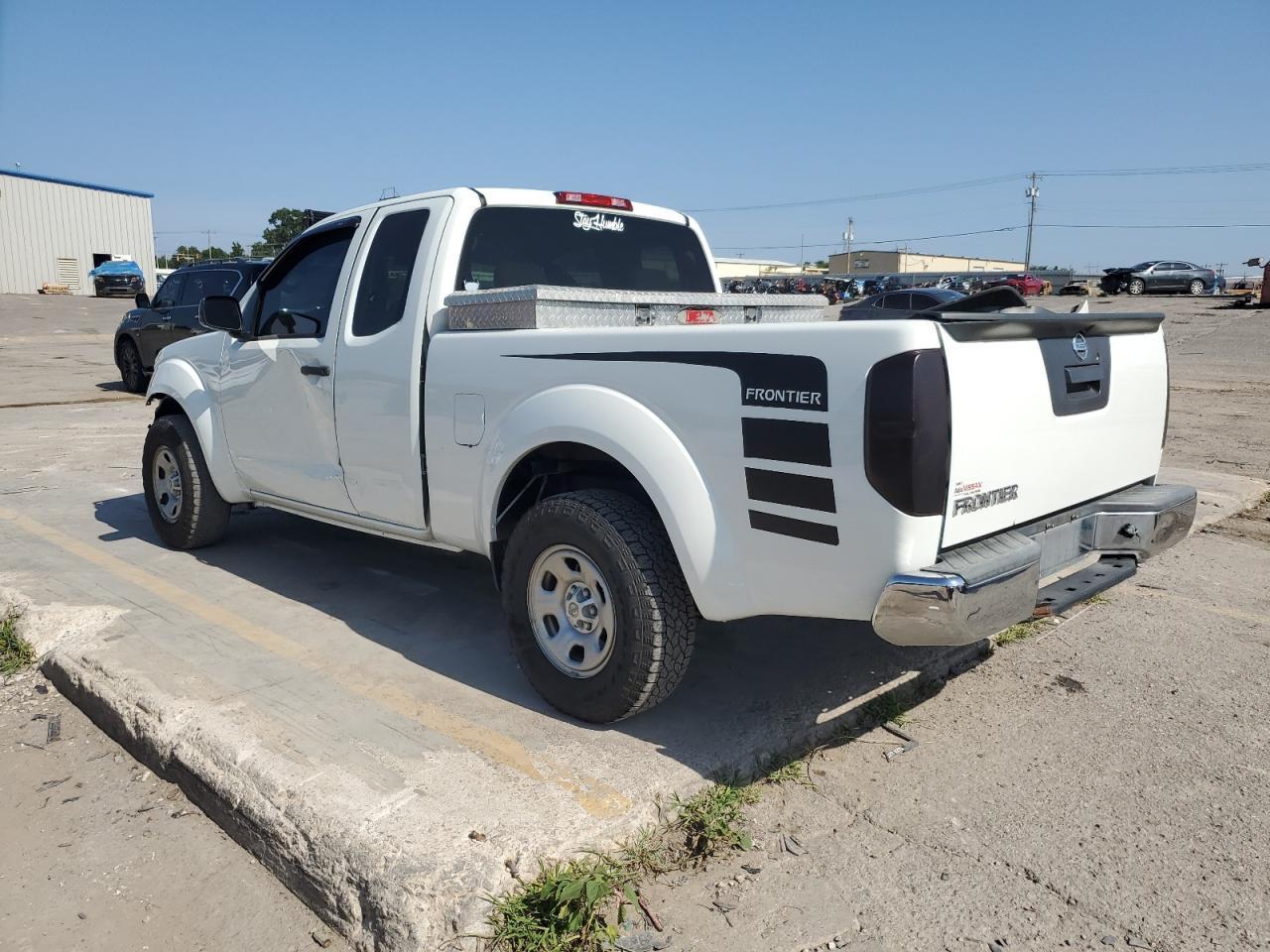 2016 NISSAN FRONTIER S - Image 2