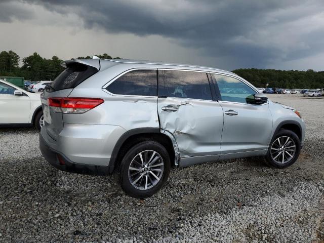 2018 Toyota Highlander Se - Фото 3