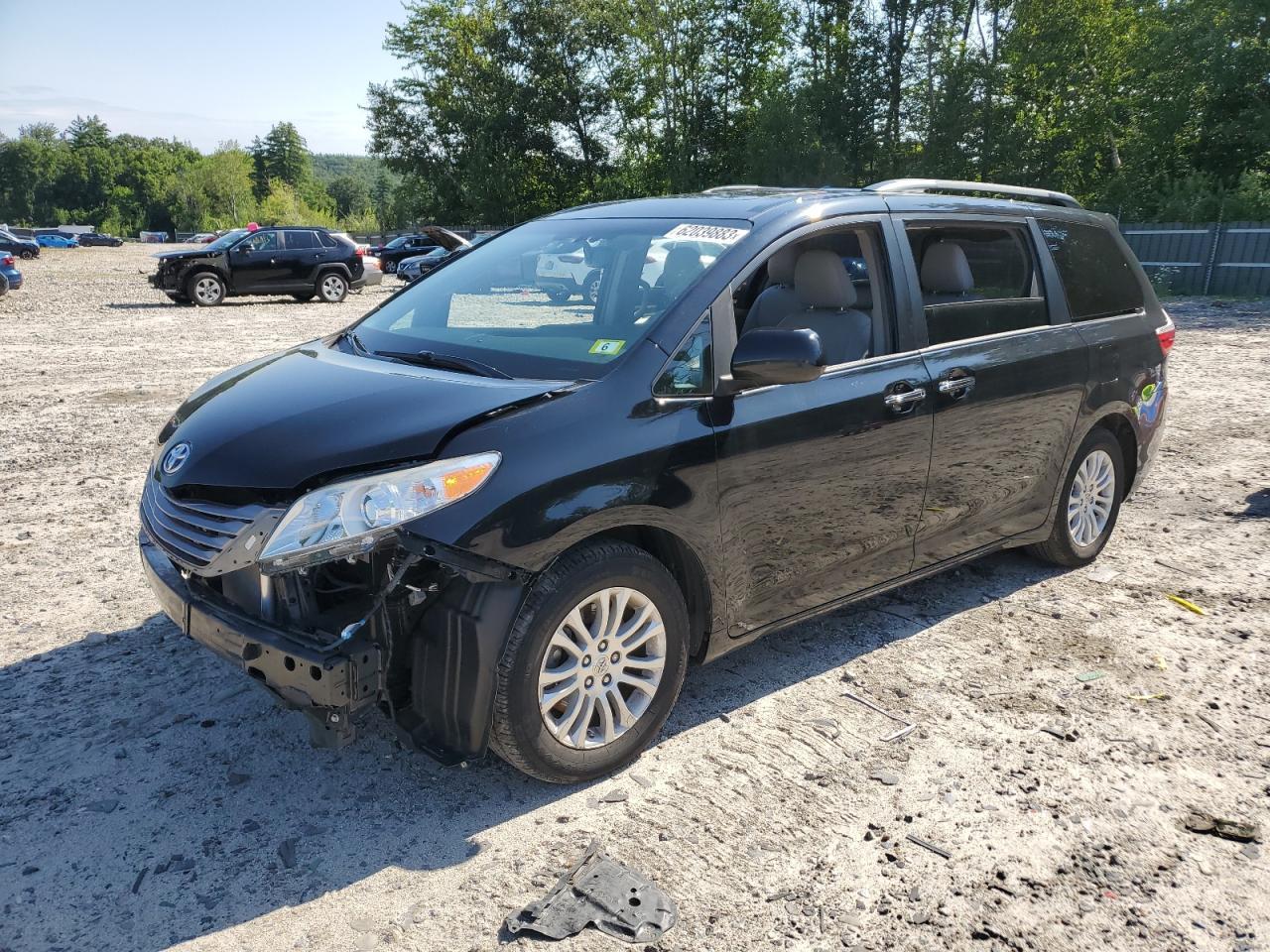 2016 TOYOTA SIENNA XLE car image