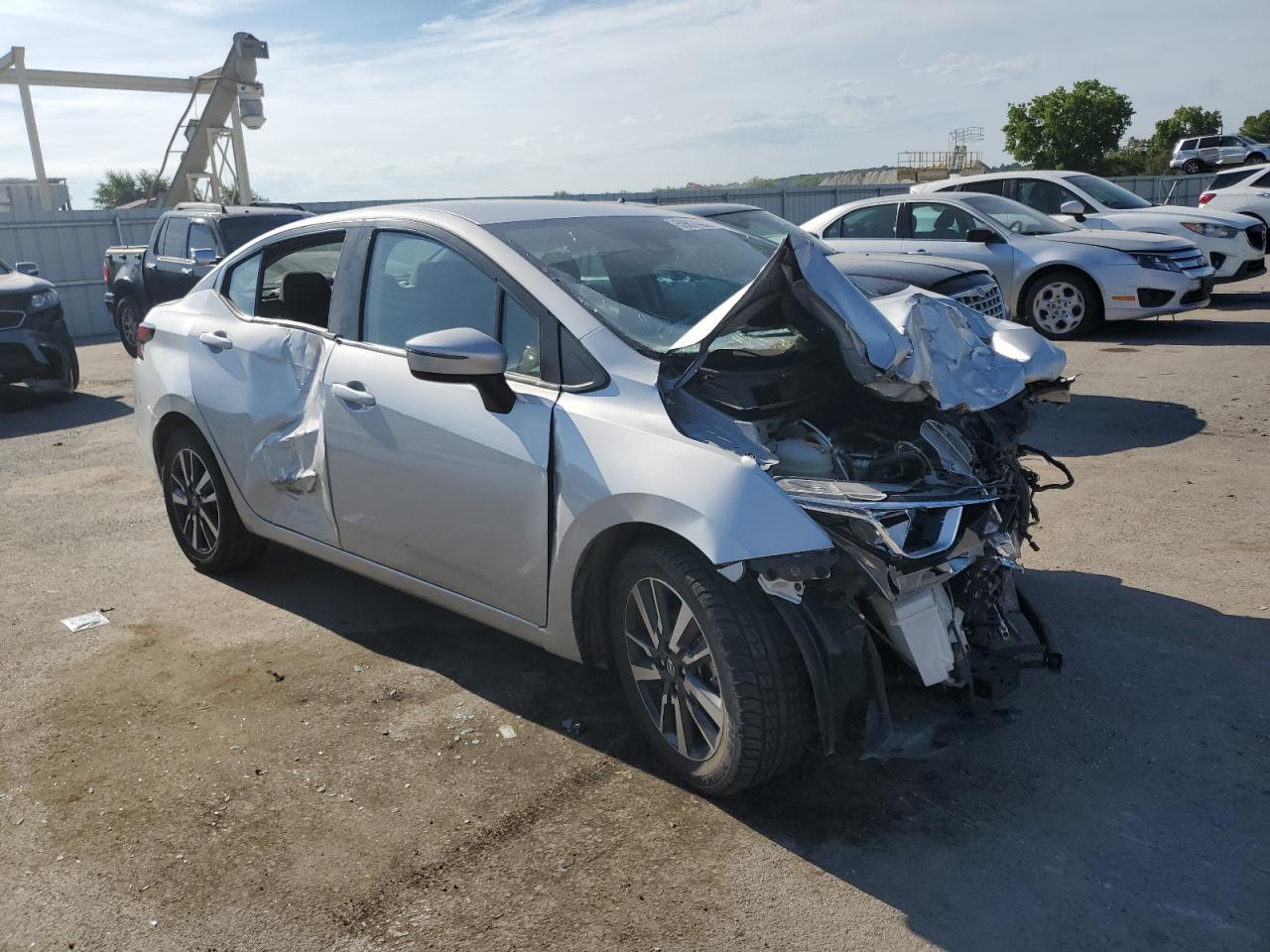 2021 NISSAN VERSA SV - Image 4