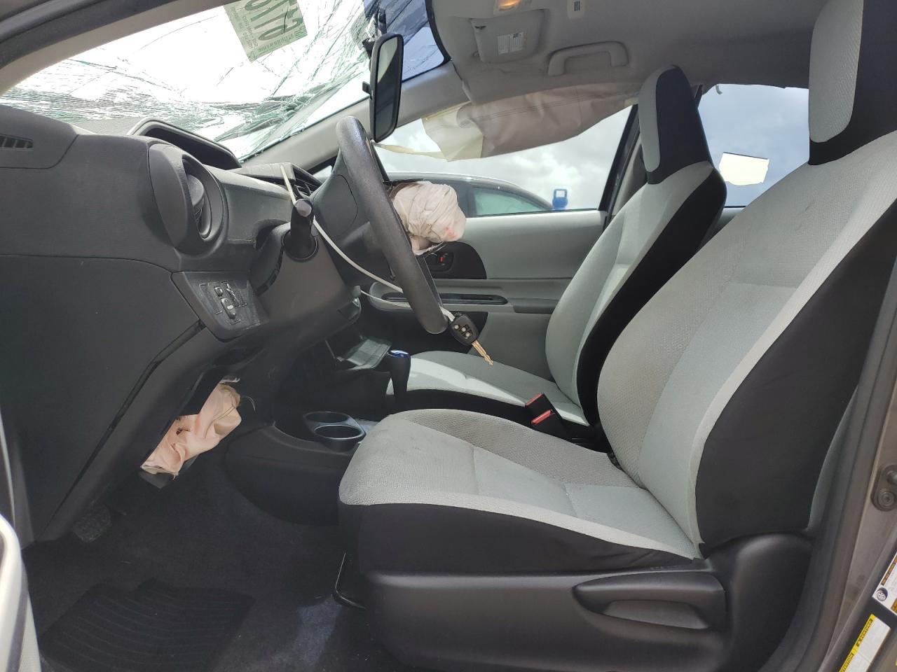 2013 TOYOTA PRIUS C - Фото 7