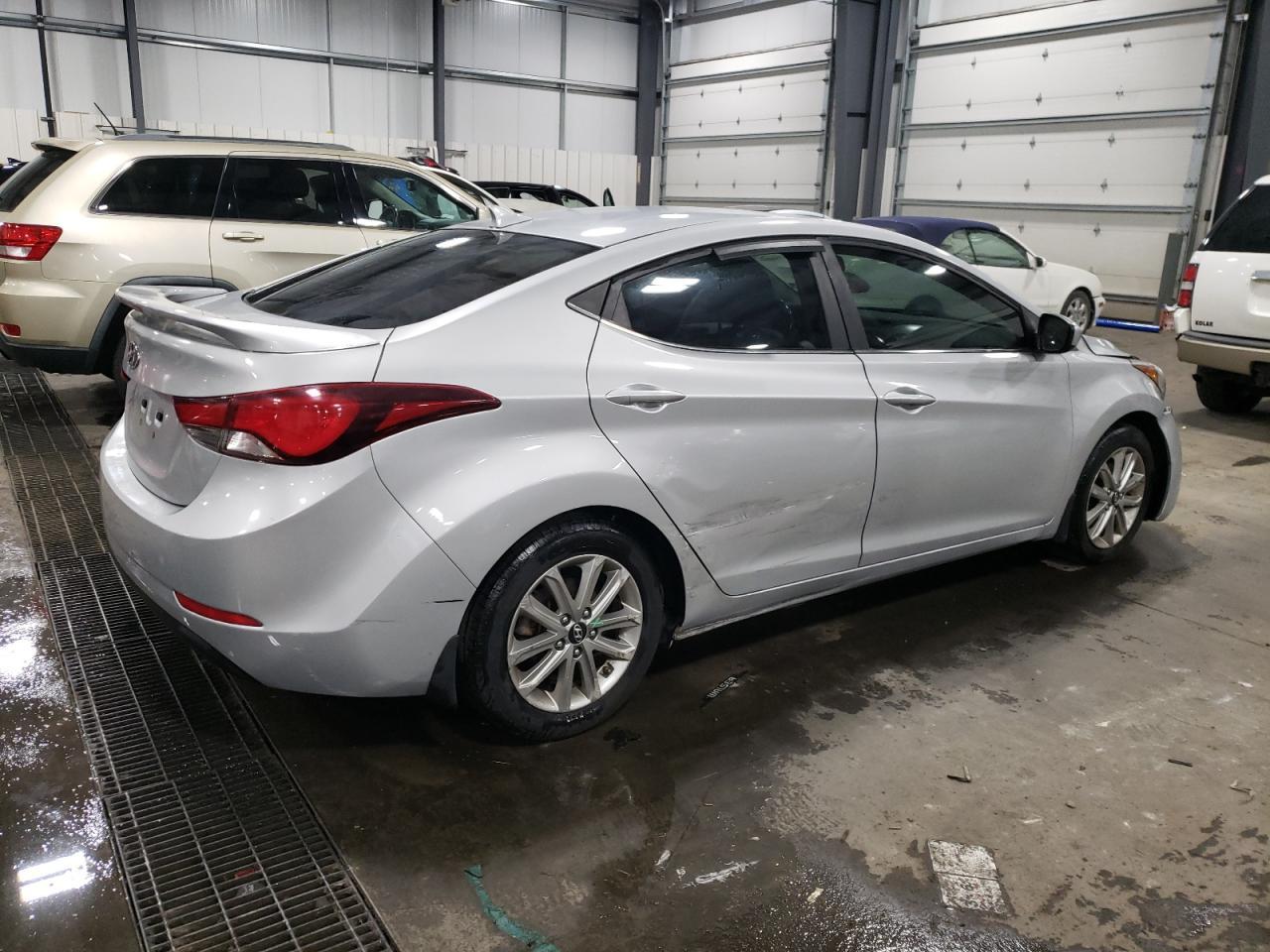 2015 HYUNDAI ELANTRA SE - Image 3