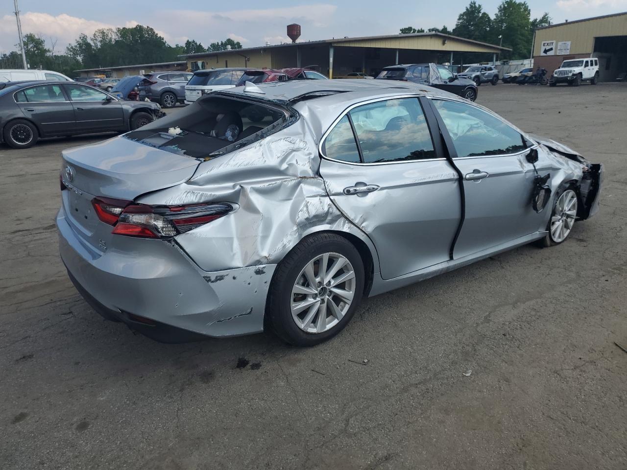 2023 TOYOTA CAMRY LE - Фото 3