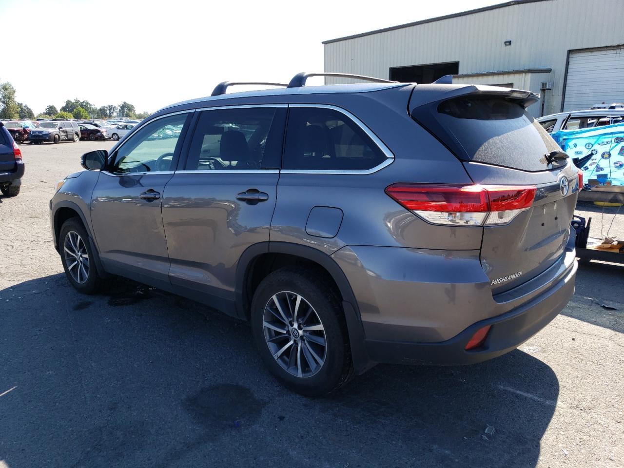 2019 TOYOTA HIGHLANDER - Image 2