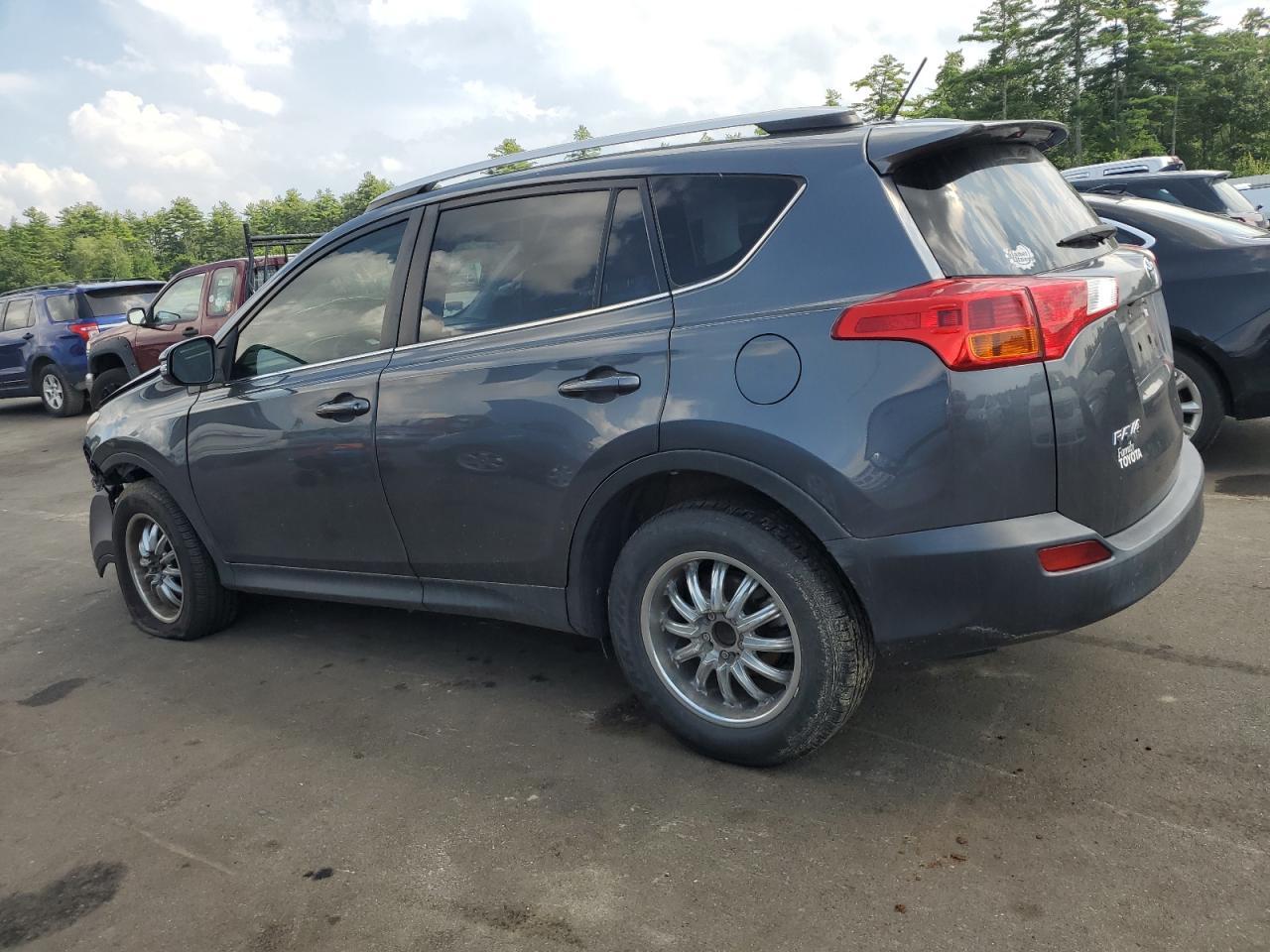 2015 TOYOTA RAV4 XLE - Фото 2