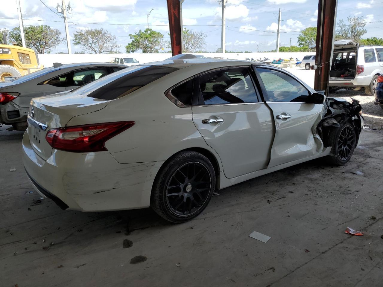 2017 NISSAN ALTIMA 2.5 - Фото 3