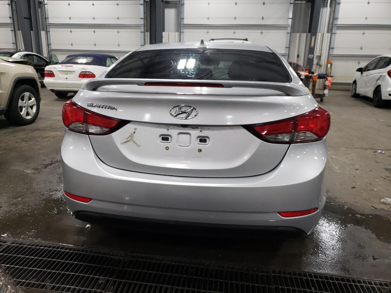 2015 HYUNDAI ELANTRA SE - Image 6