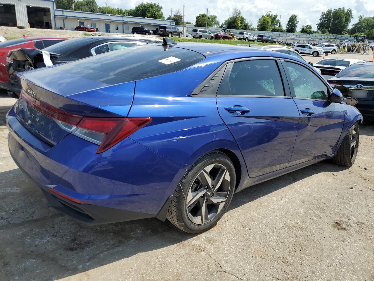 2023 HYUNDAI ELANTRA SE - Фото 3