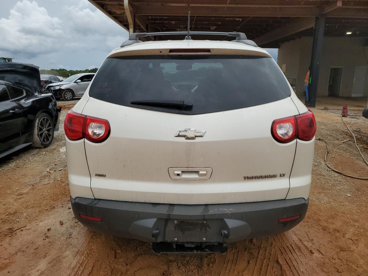2011 CHEVROLET TRAVERSE L - Фото 6