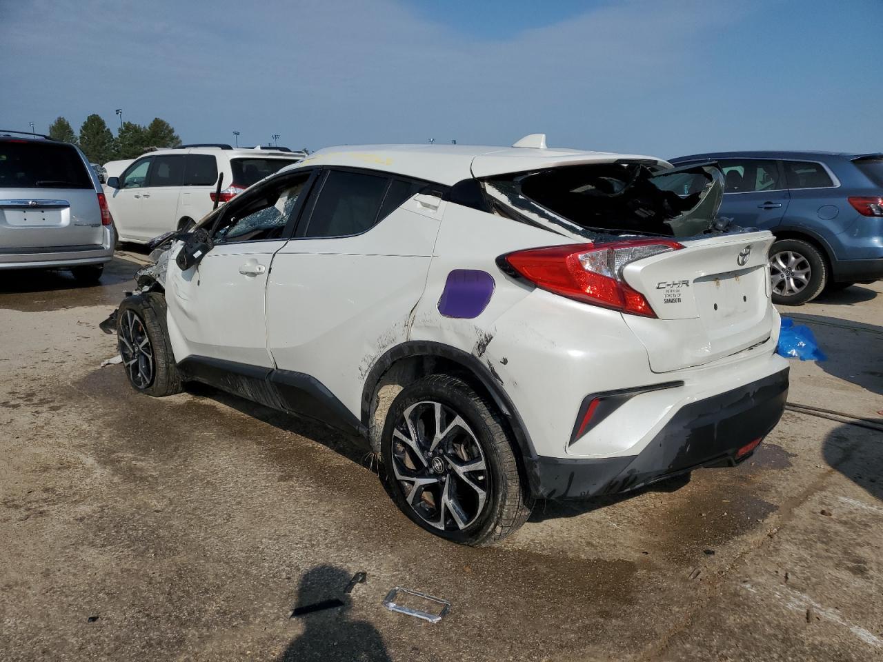 2019 TOYOTA C-HR XLE - Фото 2