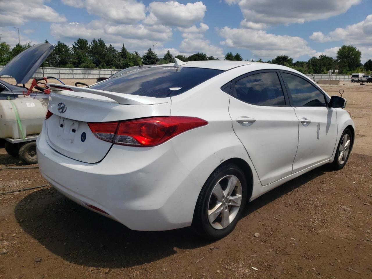 2013 HYUNDAI ELANTRA GL - Image 3