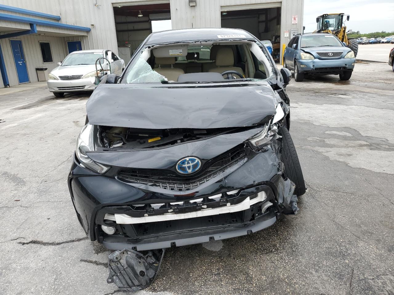 2015 TOYOTA PRIUS V - Фото 5