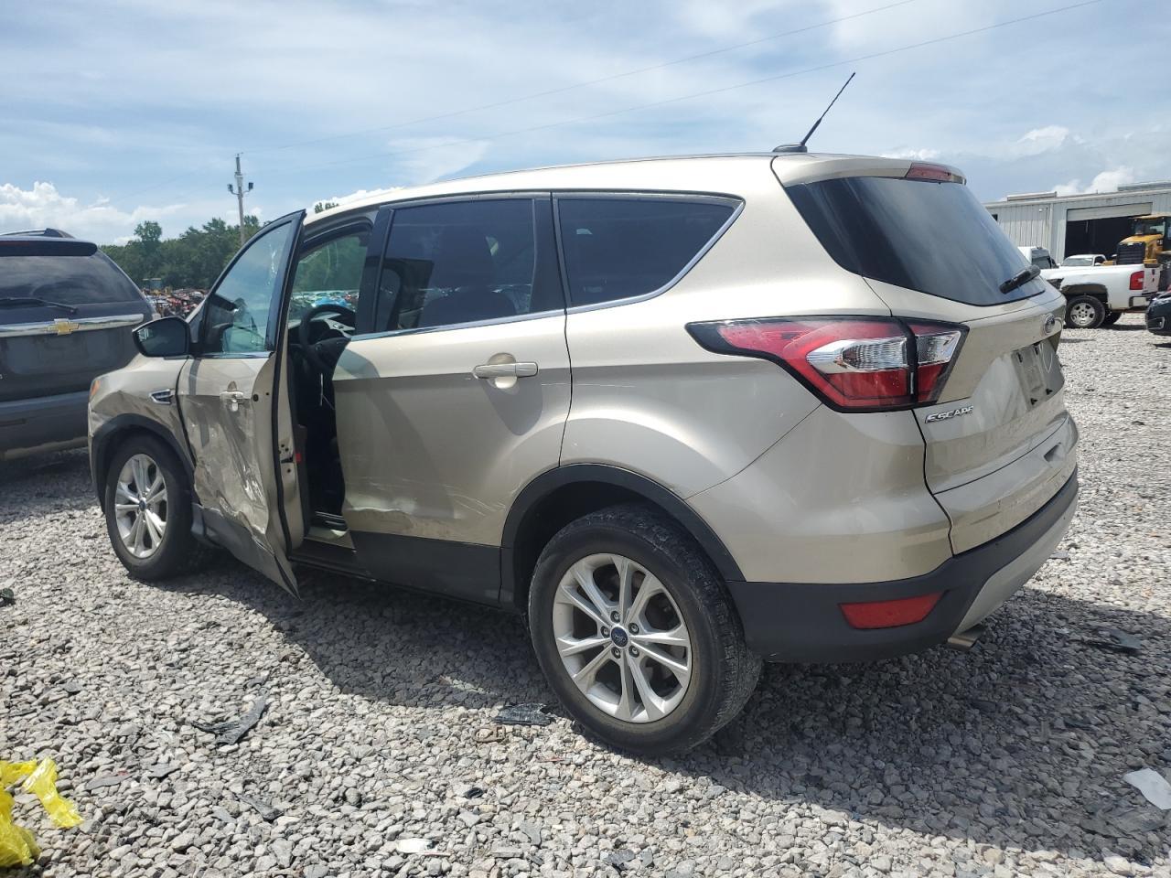 2017 FORD ESCAPE SE - Image 2