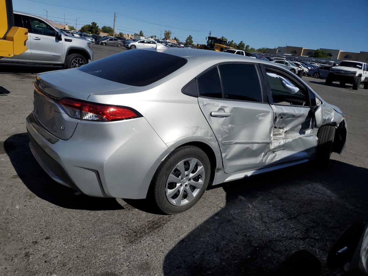 2020 TOYOTA COROLLA LE - Фото 3