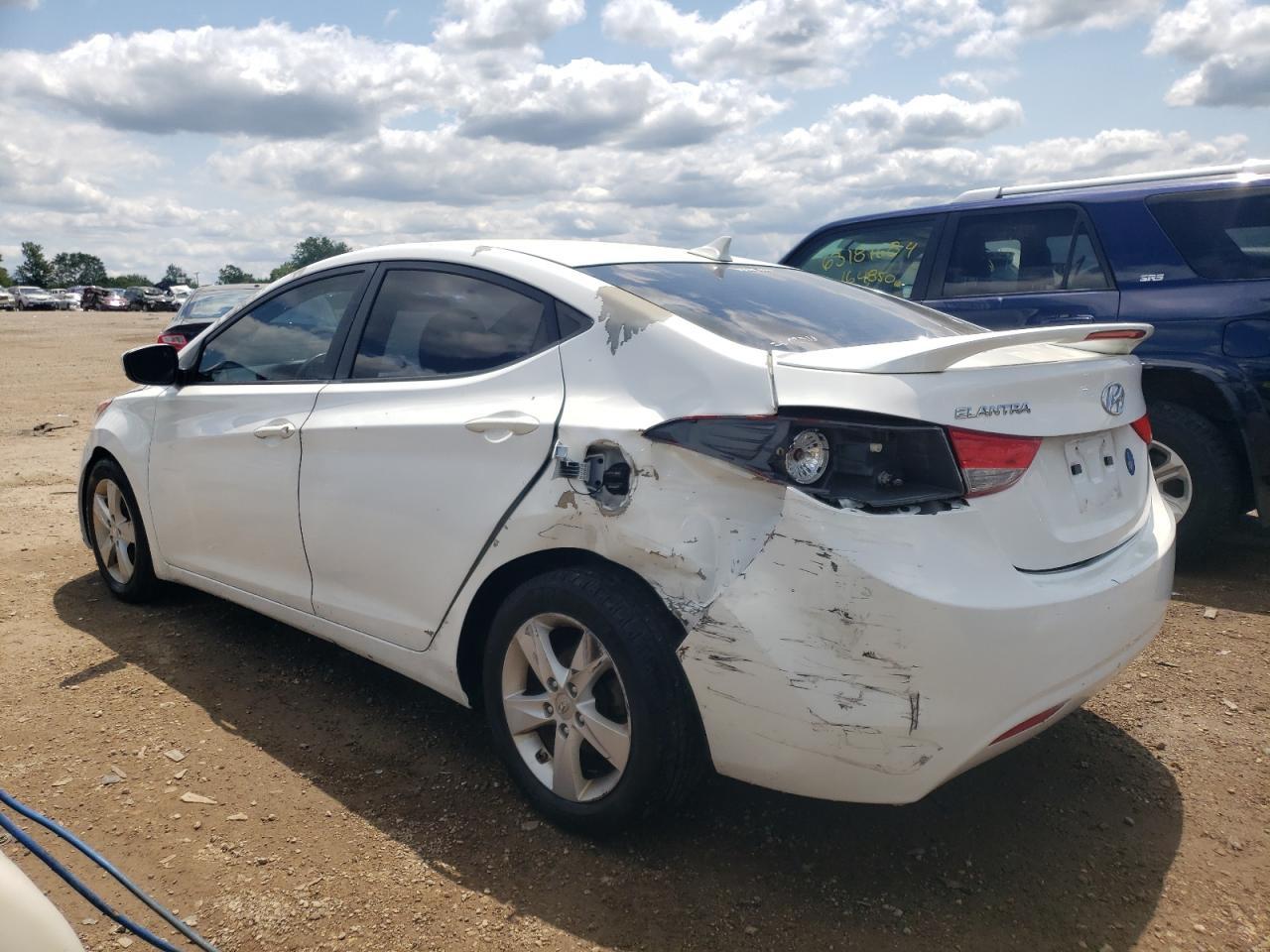 2013 HYUNDAI ELANTRA GL - Image 2
