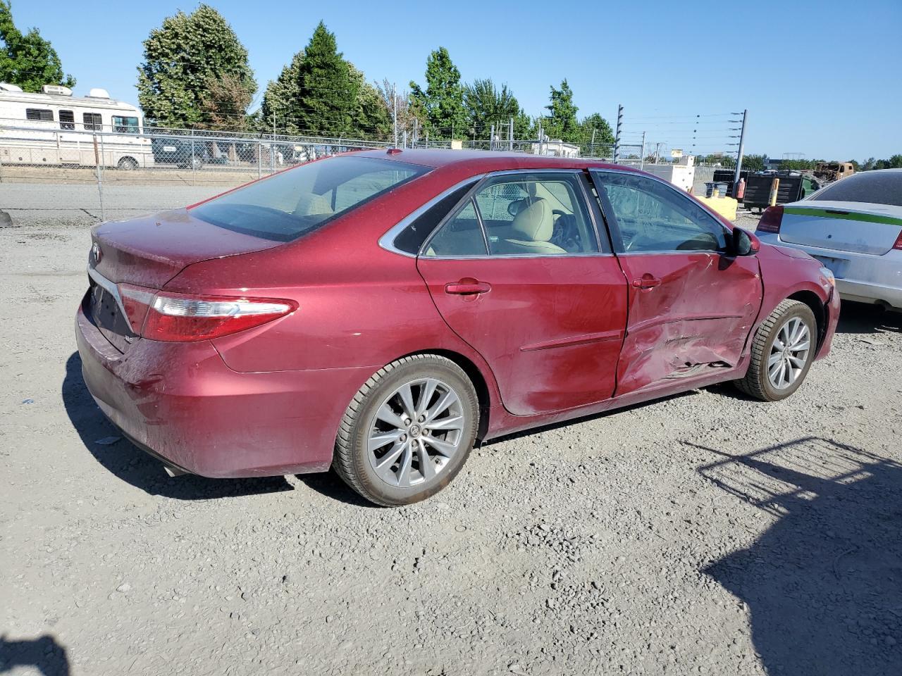 2017 TOYOTA CAMRY LE - Фото 3
