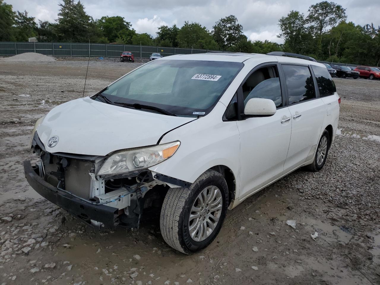 2013 TOYOTA SIENNA XLE