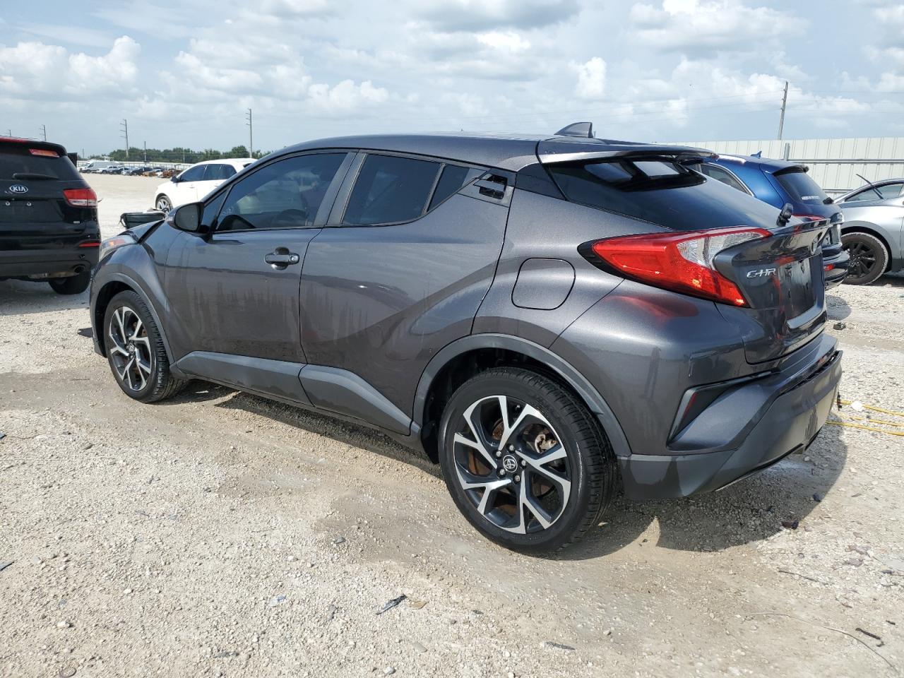 2019 TOYOTA C-HR XLE - Фото 2