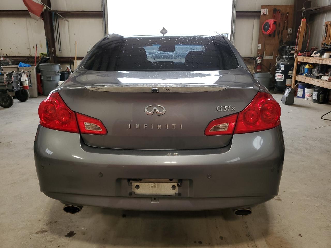 2011 INFINITI G37 - Image 6