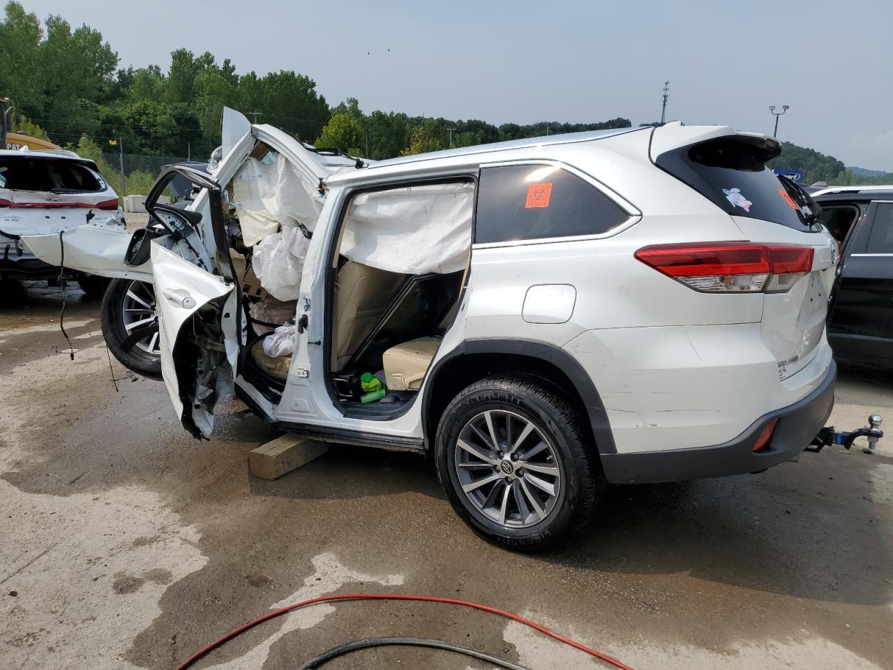 2019 TOYOTA HIGHLANDER - Image 2