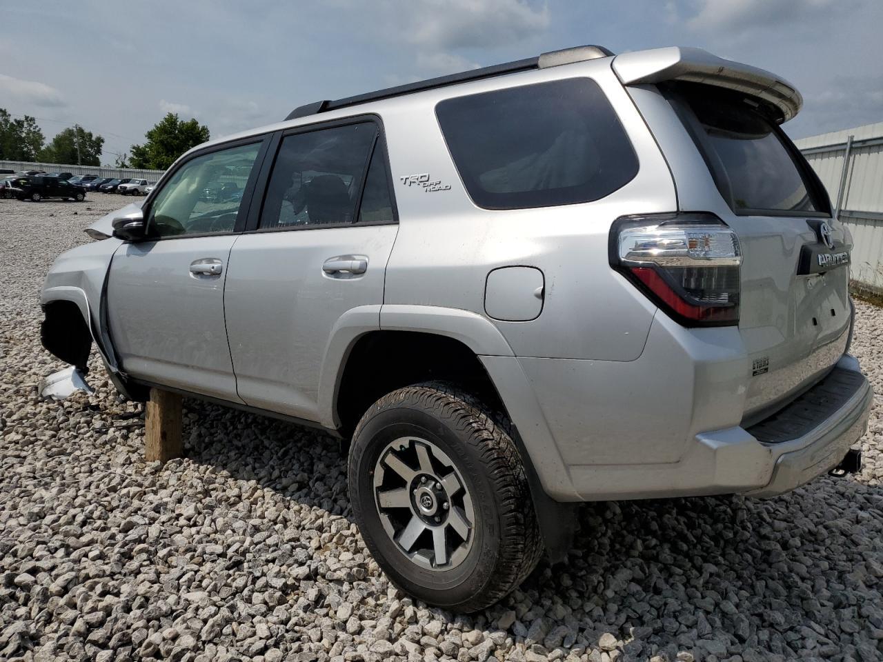 2022 TOYOTA 4RUNNER SR - Image 2