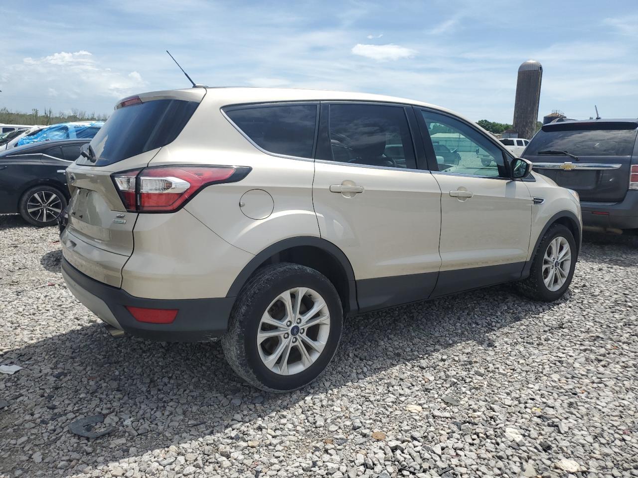 2017 FORD ESCAPE SE - Image 3
