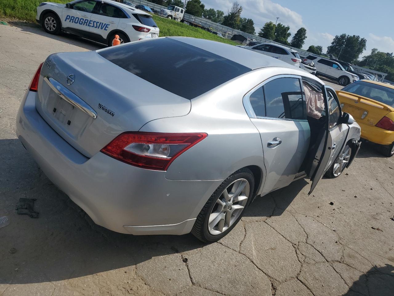 2011 NISSAN MAXIMA S - Фото 3