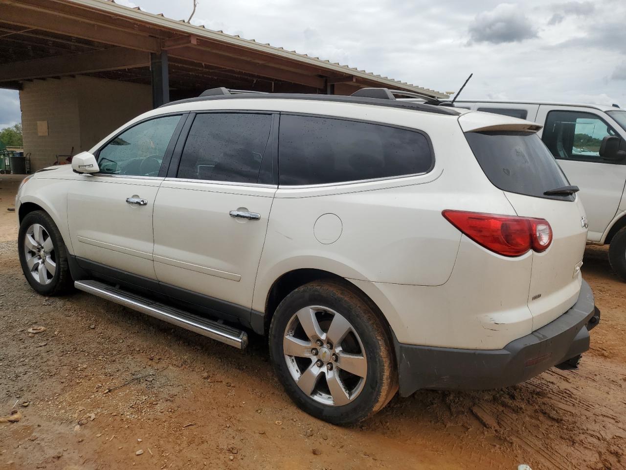 2011 CHEVROLET TRAVERSE L - Фото 2
