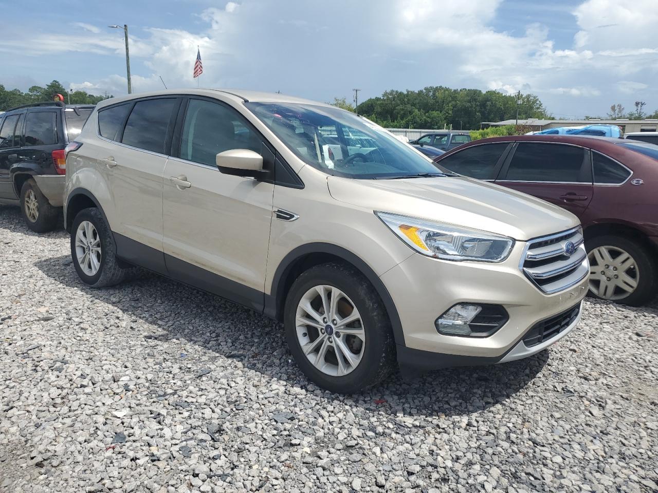 2017 FORD ESCAPE SE - Image 4