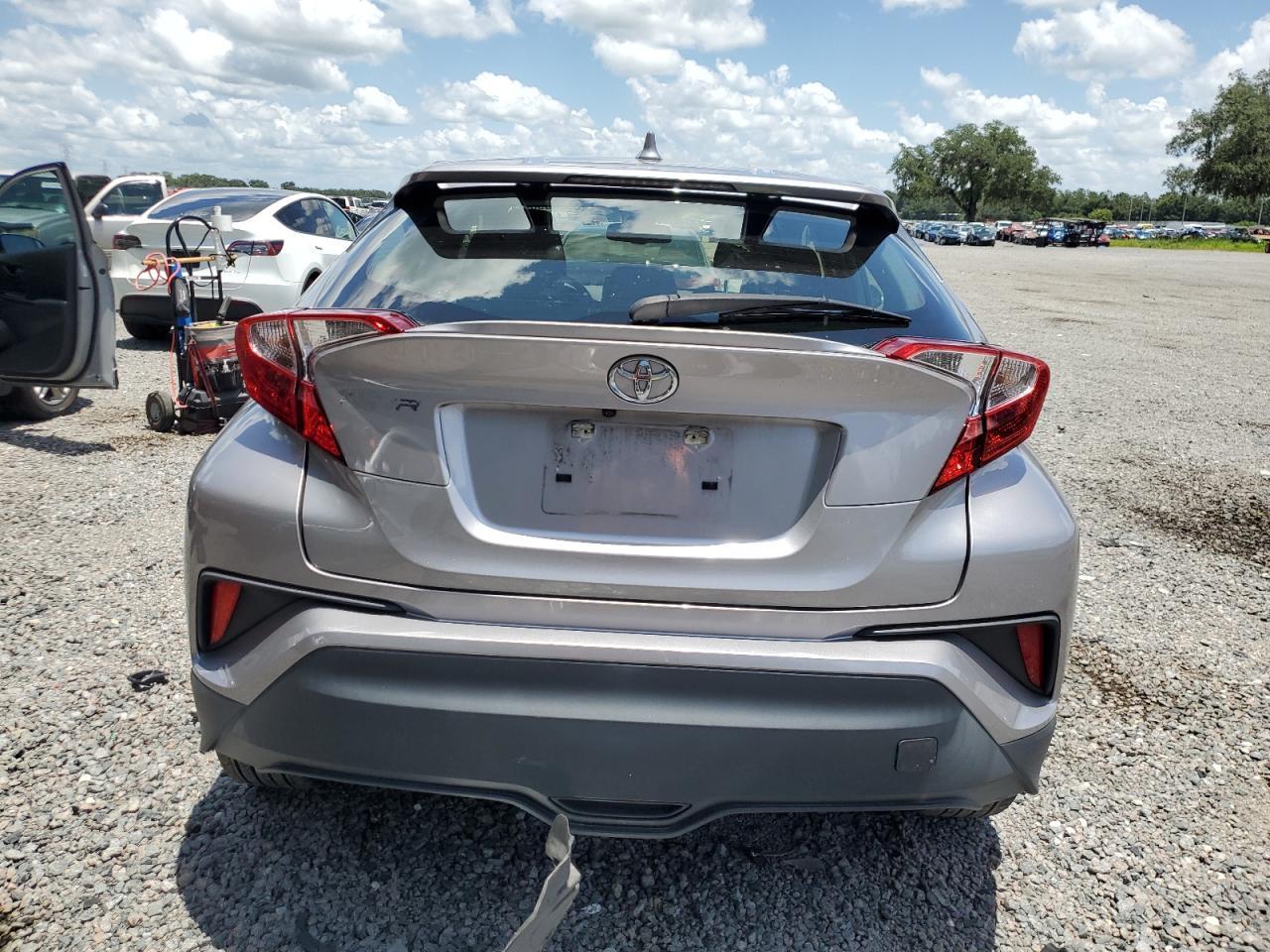 2019 TOYOTA C-HR XLE - Image 6