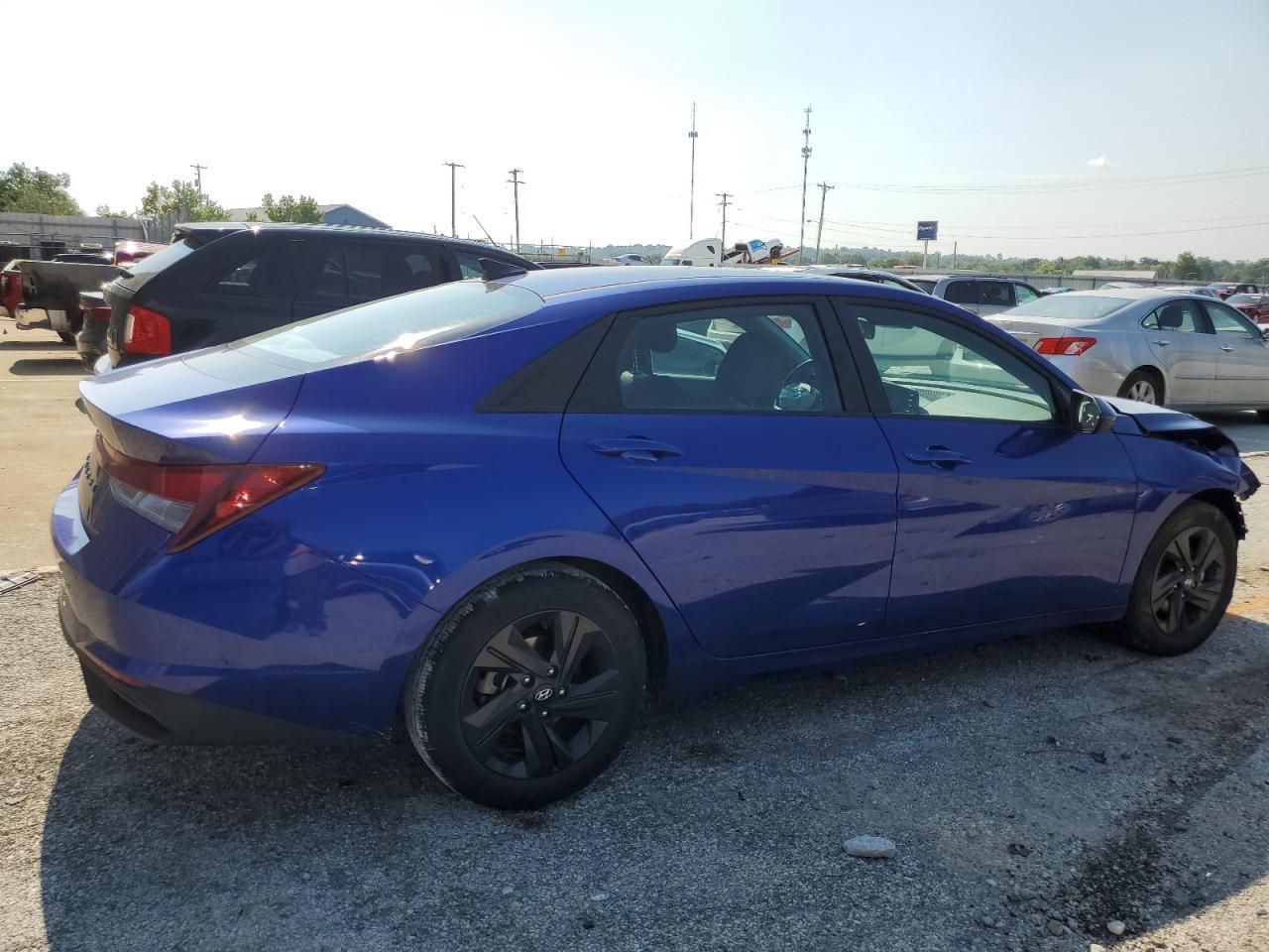 2022 HYUNDAI ELANTRA SE - Image 3
