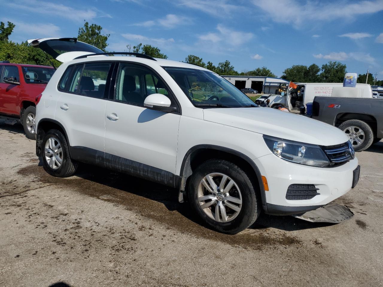2015 VOLKSWAGEN TIGUAN S - Фото 4