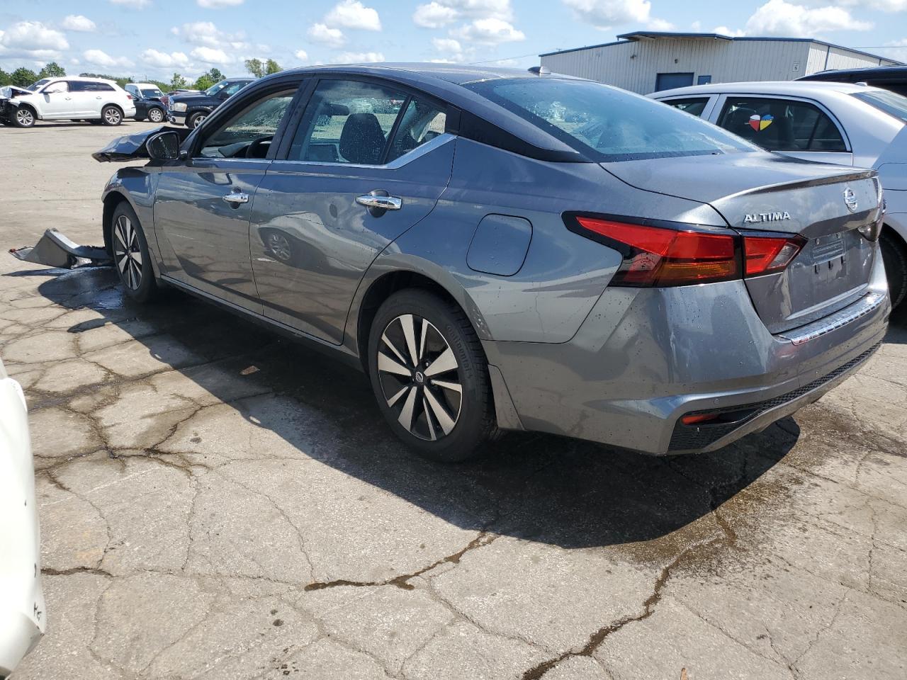 2022 NISSAN ALTIMA SV - Image 2