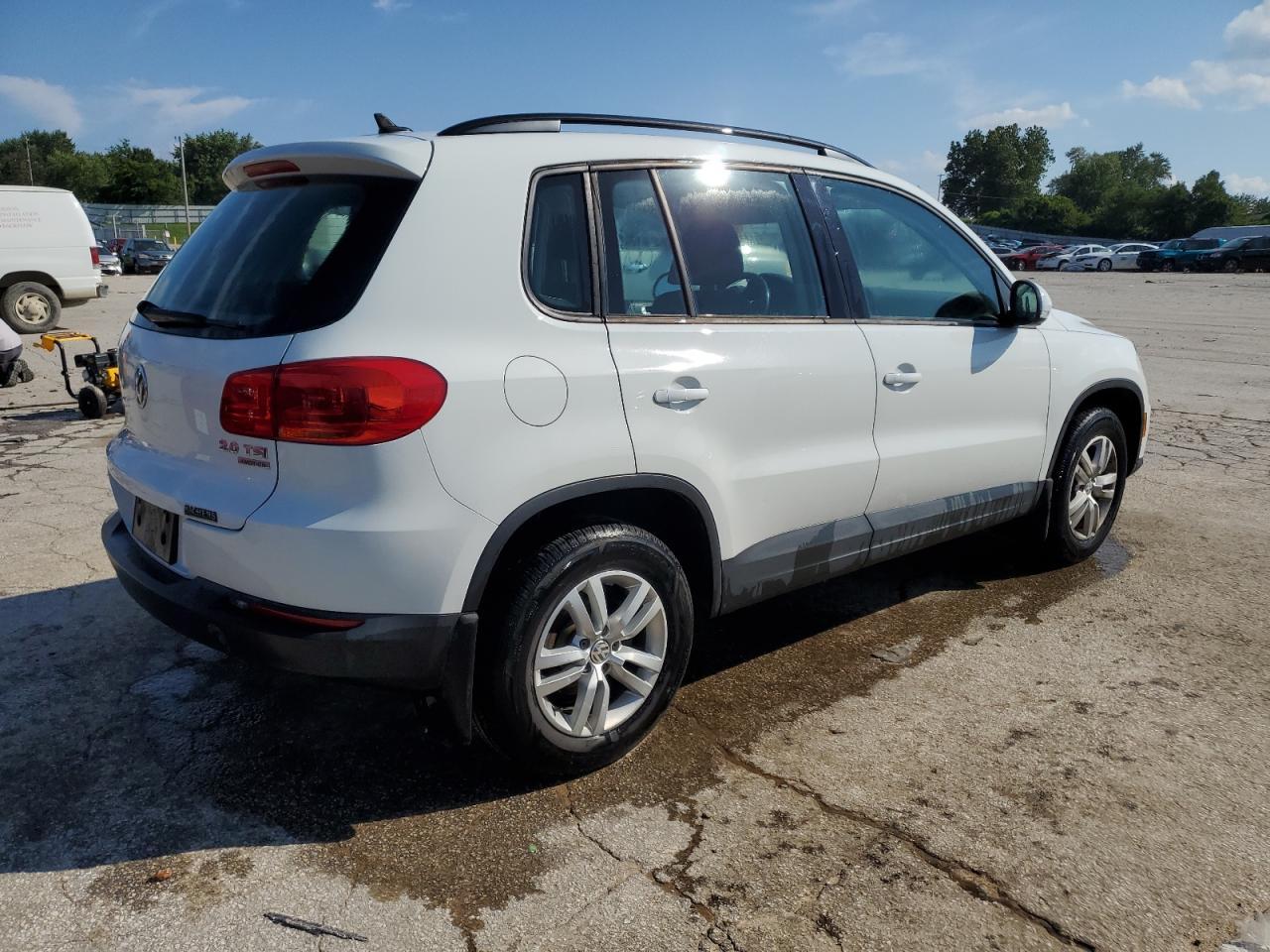 2015 VOLKSWAGEN TIGUAN S - Фото 3