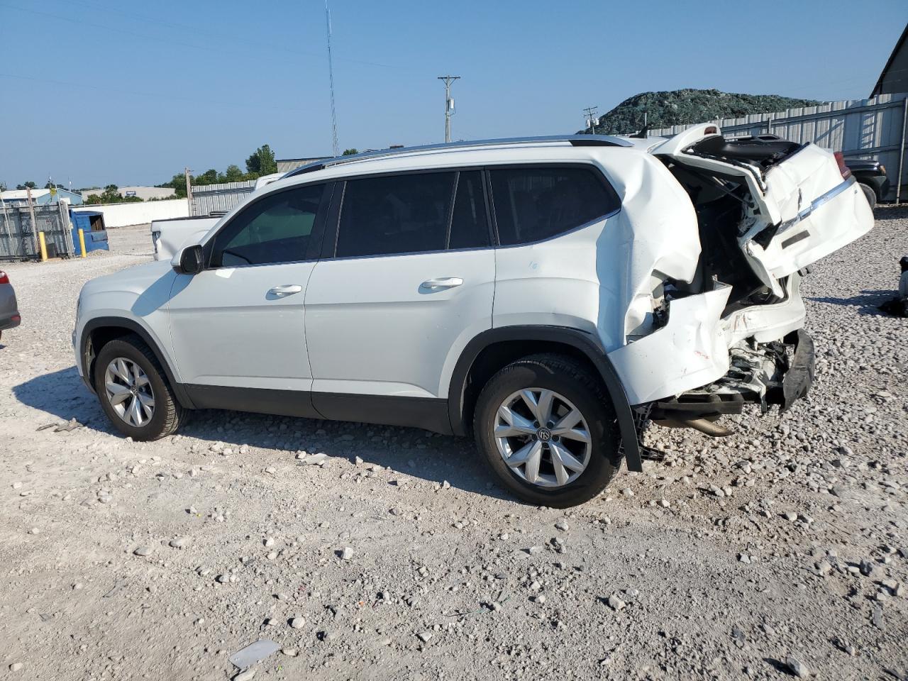 2018 VOLKSWAGEN ATLAS SE - Image 2