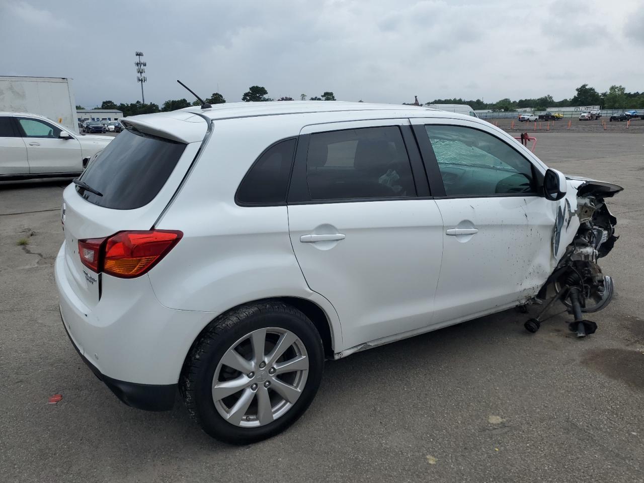 2015 MITSUBISHI OUTLANDER - Фото 3
