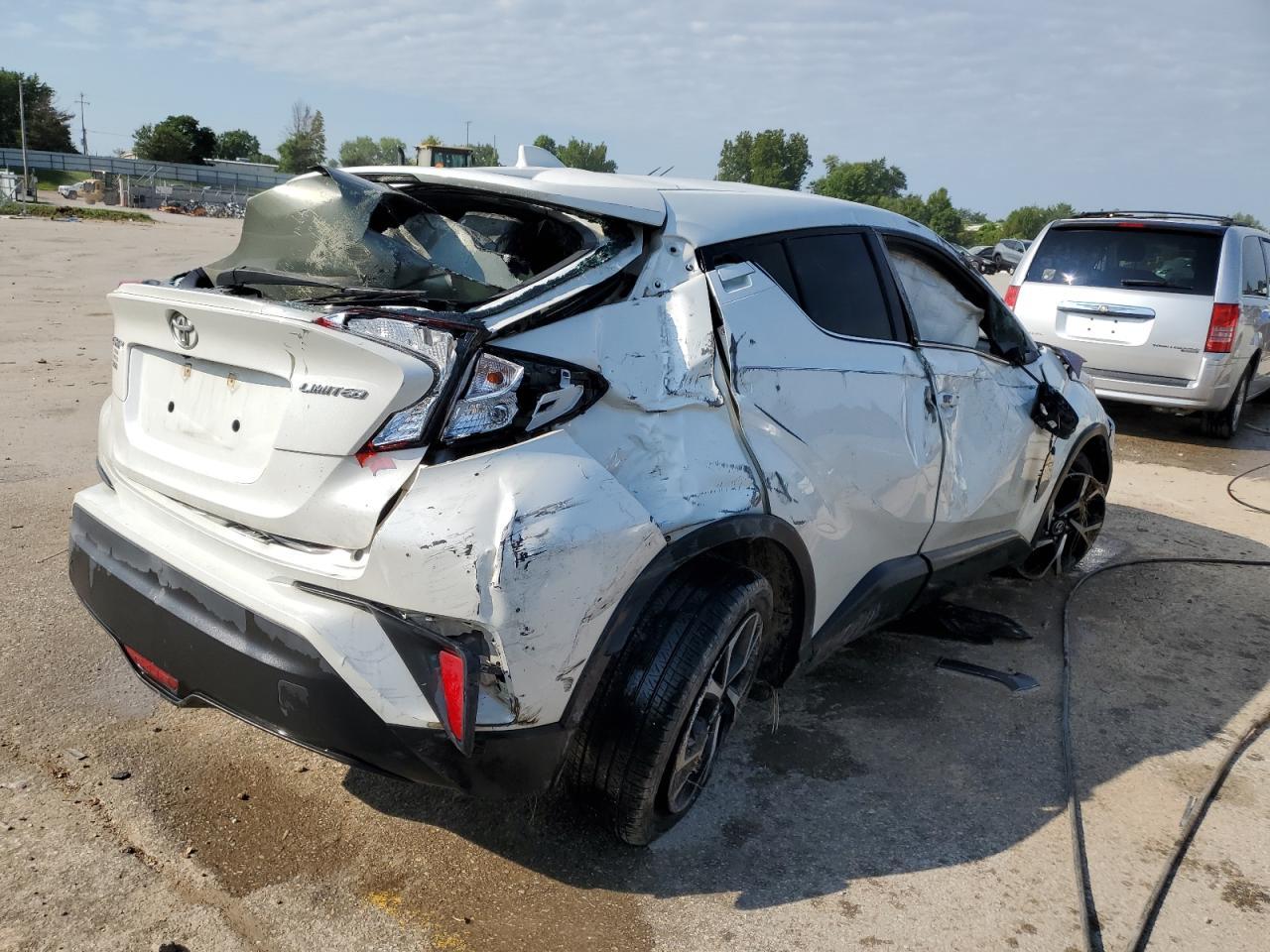 2019 TOYOTA C-HR XLE - Фото 3