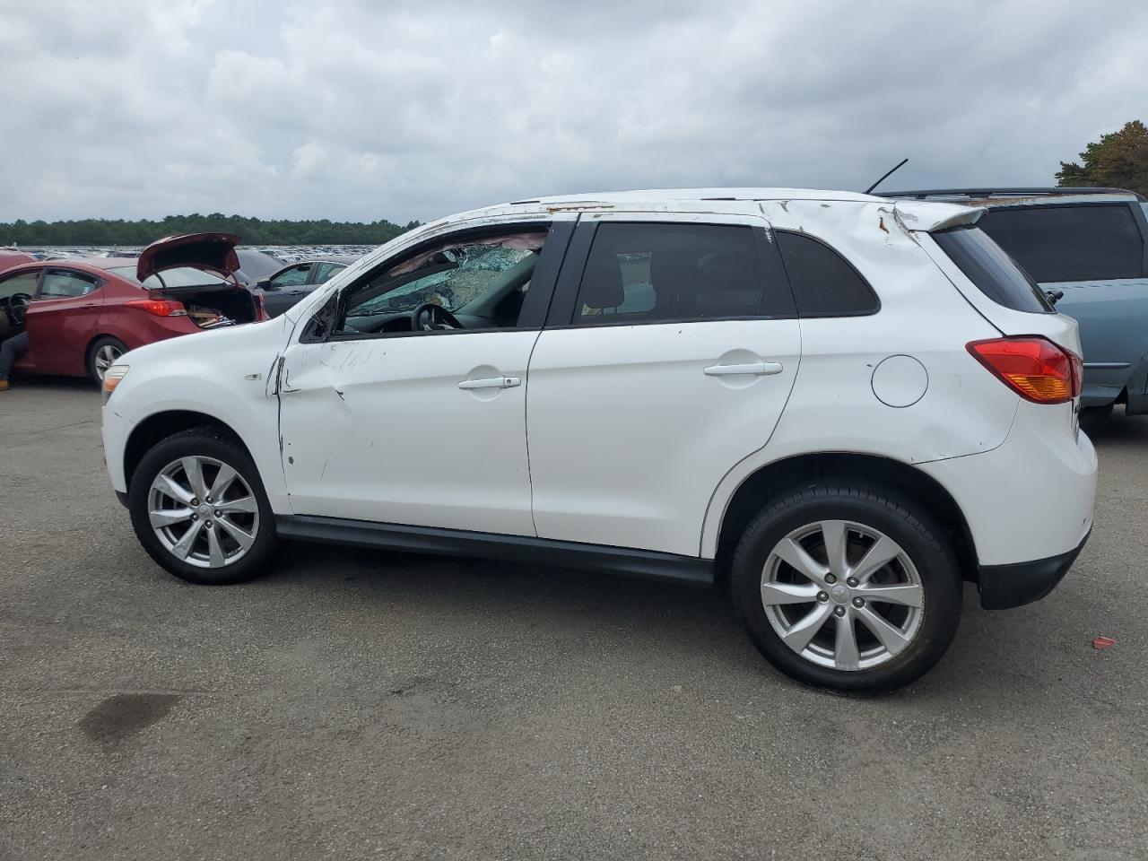 2015 MITSUBISHI OUTLANDER - Фото 2
