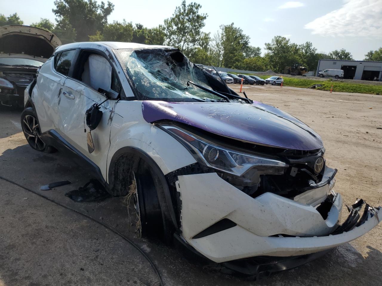 2019 TOYOTA C-HR XLE - Фото 4