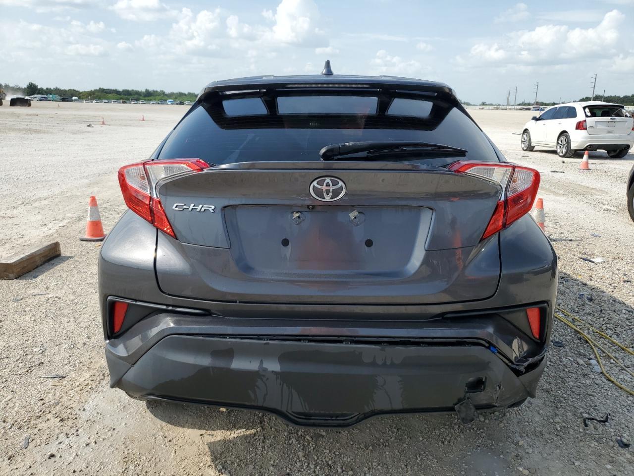 2019 TOYOTA C-HR XLE - Фото 6